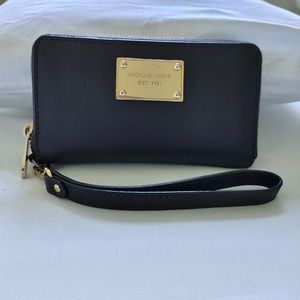 Michael Kors Zip Wallet